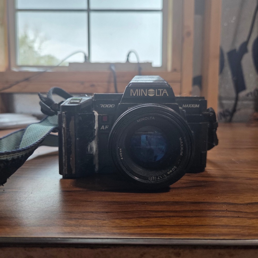 Minolta Maxxum 7000 AF 35mm SLR Film Camera with AF 50mm f/1.7 Lens Untested